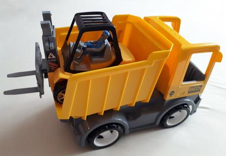 Nákladní auto/sklápěčka a vysokozdvižný vozík,