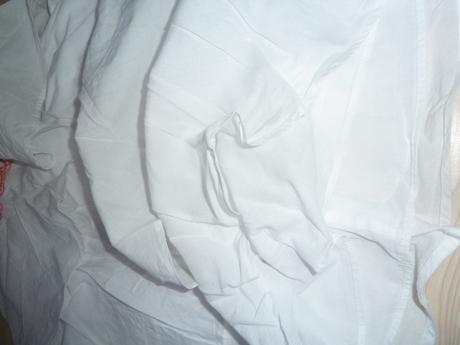 Halenka s vrstvenými volány a výšivkou,, 152