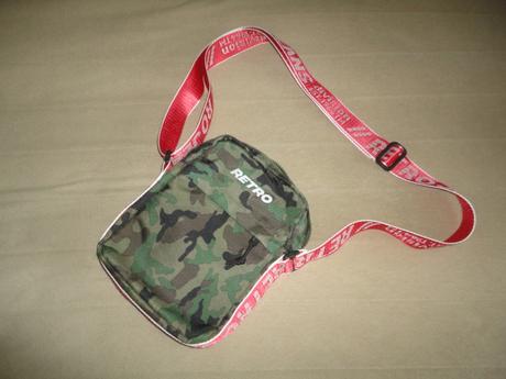 Crossbody maskáčová taška retro jeans,