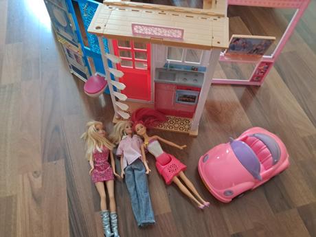 Rozkládací domeček barbie+auto+panenky, 
