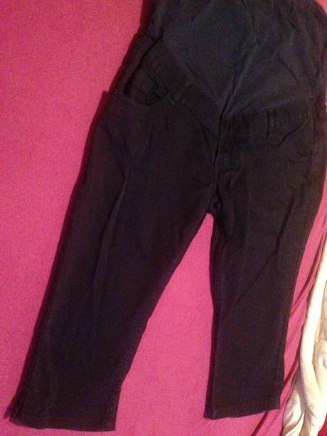 Těhotenské tříčtvrťáky, okay,42