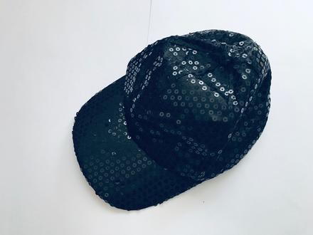 Kšiltovka s flitri, 