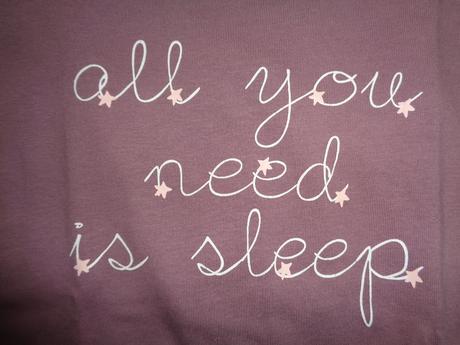 Fialové pyžamo, lupilu,110