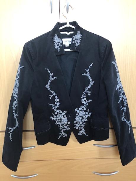 Sako s výšivkou, next,m