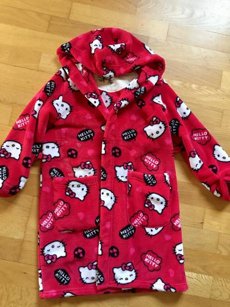 Župan hello kitty vel.128, marks & spencer,128