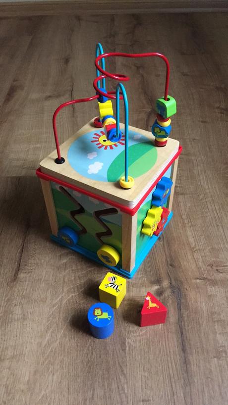 Interaktivní krychle - montessori hračka,