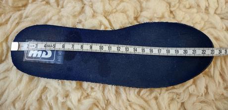 Puntíkované tenisky, 35