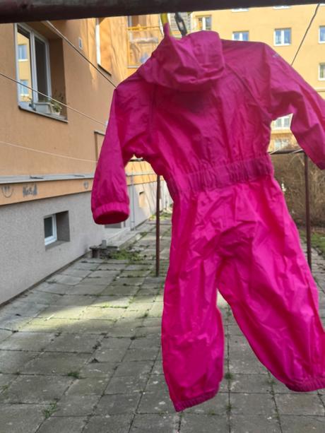 Nepromokavy overal, 86