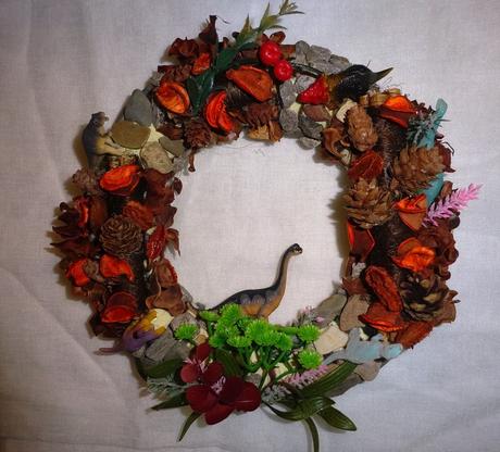 Ruční práce věnec pravěk dinosauři cca 22 cm, 