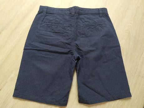 Tmavě modré puntíkované kraťasy, 152