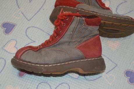 Šedočervené boty s kožíškem, šněrovadla+zip, 29