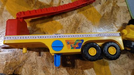 Nákladní auto s kontejnery,