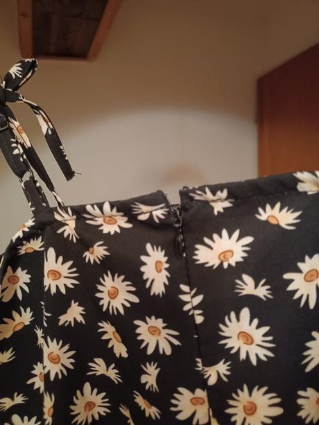 Kytičkové šaty shein, 140