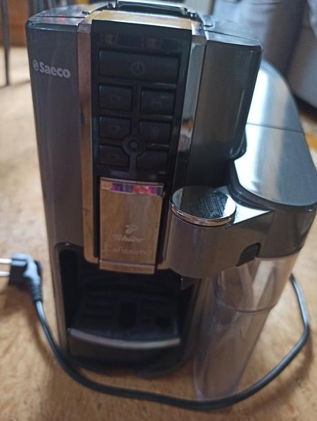 Automatický kávovar tchibo,