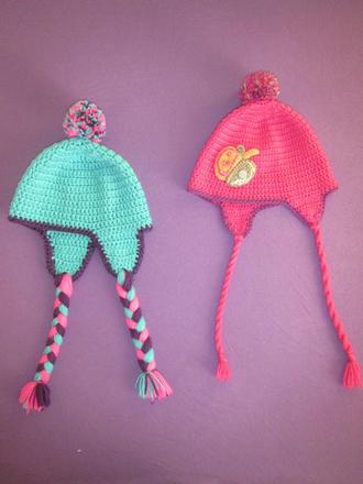 2x ručne pletené čepičky copánky,98, 98