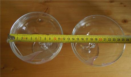 Sklenice na nožce s růžovým dekorem, 