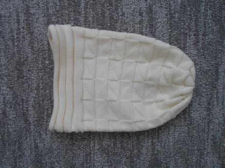 Bílá přepadlá čepice houmleska, 116