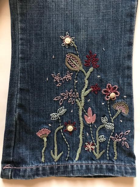 Džínečky s kytickami, 104