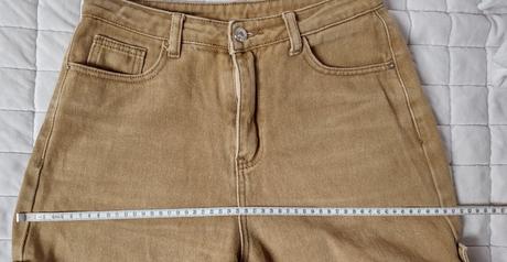 Kraťasy pískové barvy, s