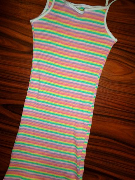 Krásné duhové pruhované šaty - pružné, 152