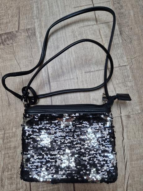 Dívčí či dámská kabelka, 