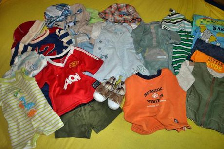 22ks oblečení v.62-68,kraťasy,trička,body,mikina.., 68–80