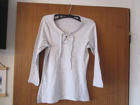 Pěkné sv. šedé melírované bavl. tričko, dl. rukáv, m
