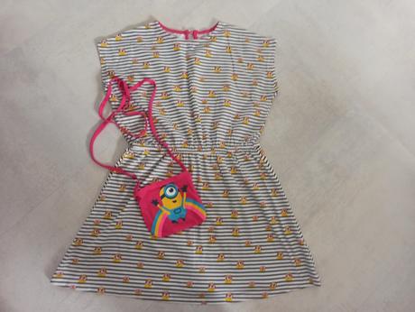 Šaty s mimoněm + kabelka, c&a,134