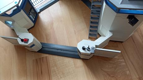 Policejní stanice playmobil,