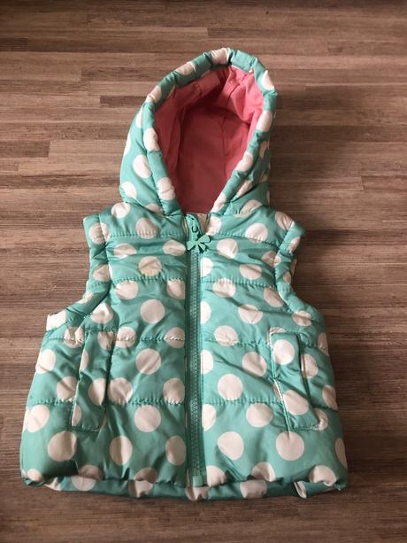 Puntíkatá buřtíkatá vesta, f&f,56