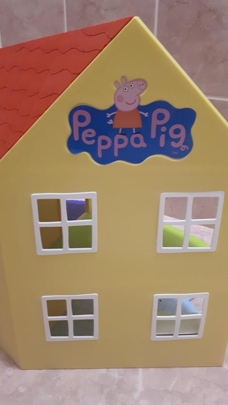 Domeček s postavičkama a příslušenstvím, peppa pig,