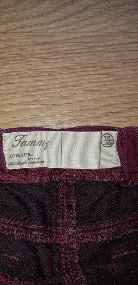 Slim džegínsy vínovej farby, 122