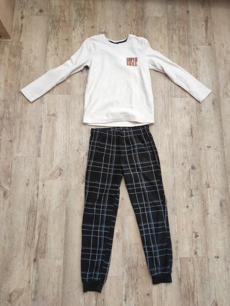 Teplé fleesove pyžamo nové, 146