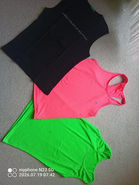 Tílko 3ks zn."domyos, benetton" vel "134", domyos,134