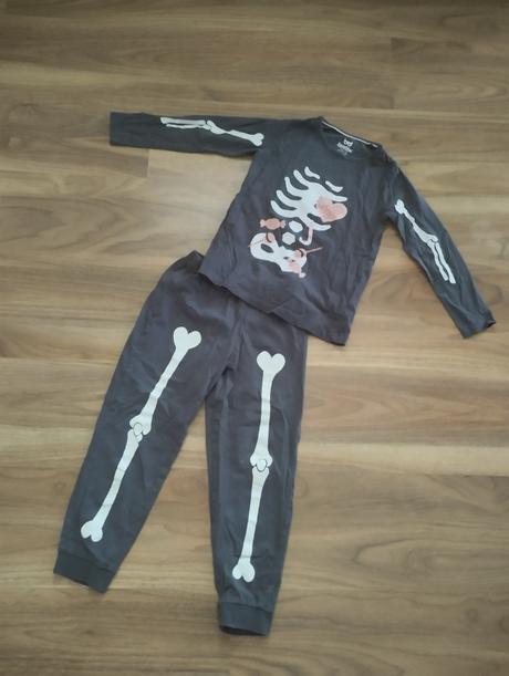 Pyžamo kostra, lupilu,110