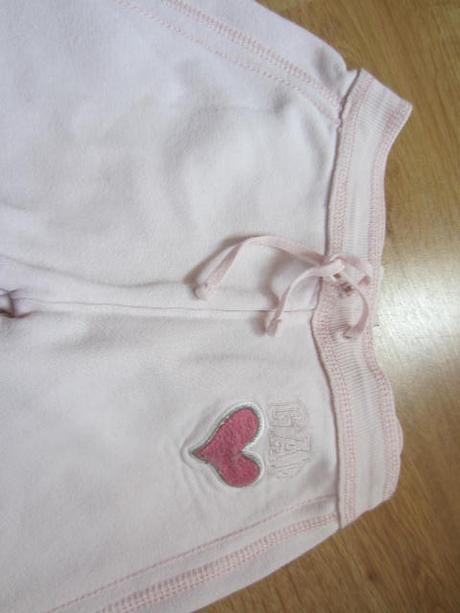 Srdíčkové tepláky, gap,98