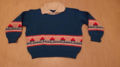 Modrý svetřík s domečky, 92