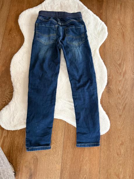 Džíny, 128