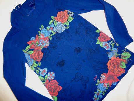 Nádherný modrý top s růžičkami, 128