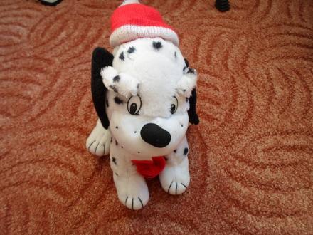 Bílý plyšový pes dalmatín, 