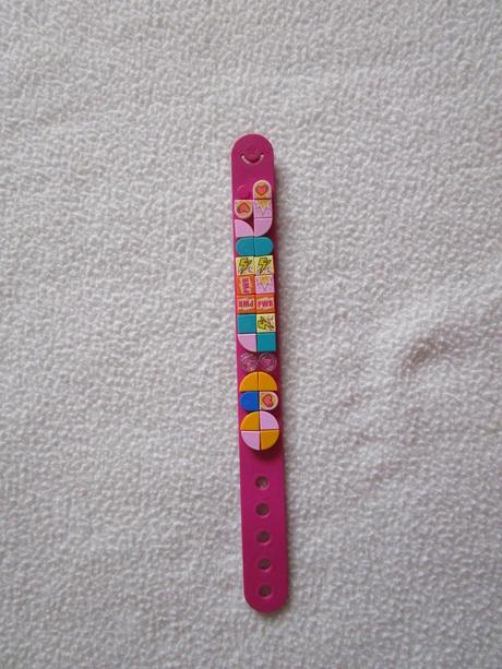 Pěkný fialový plastový lego náramek,