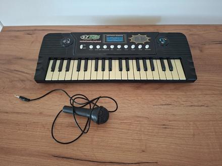Piano s mikrofonem pro děti., 