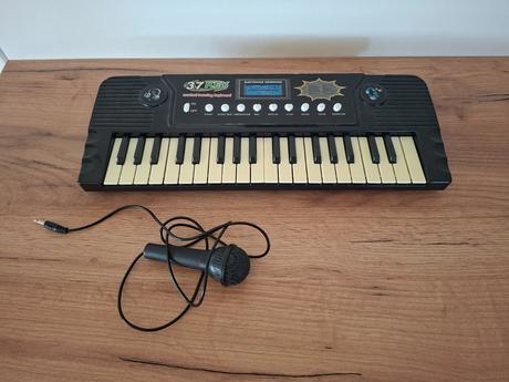 Piano s mikrofonem pro děti.,