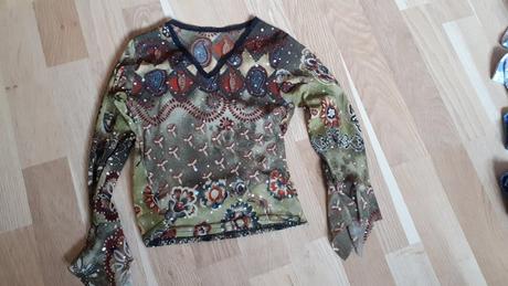 Slavnostní tričko, 98