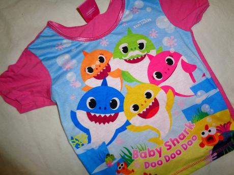 Pěkné tričko s barevnými žraloky, 98