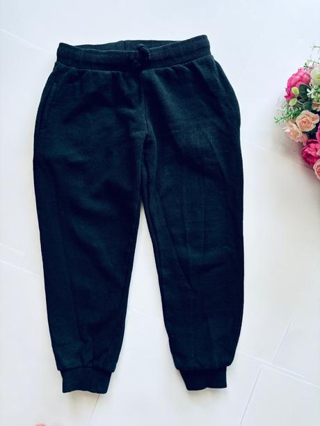 Tepláky černé - v.cca 2/3 roky, 98