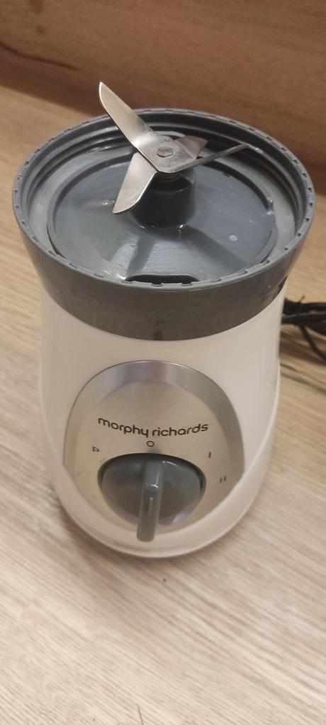 Mixér na výrobu smothie zn. morphy richards, 