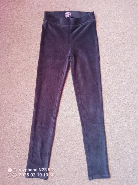 Legíny zn."alive" vel."146", alive,146