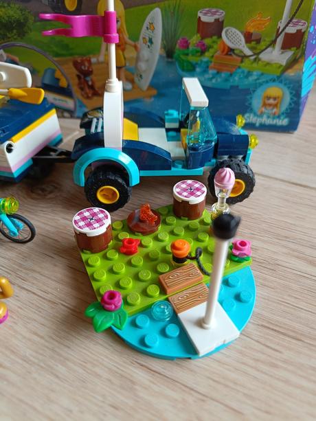 Lego friends 41364 stephanie a bugina s přívěsem, 