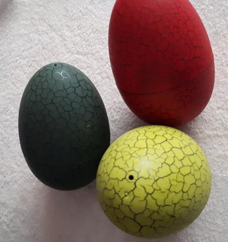 Dětská hračka - dinosauří vejce s dinosaury,